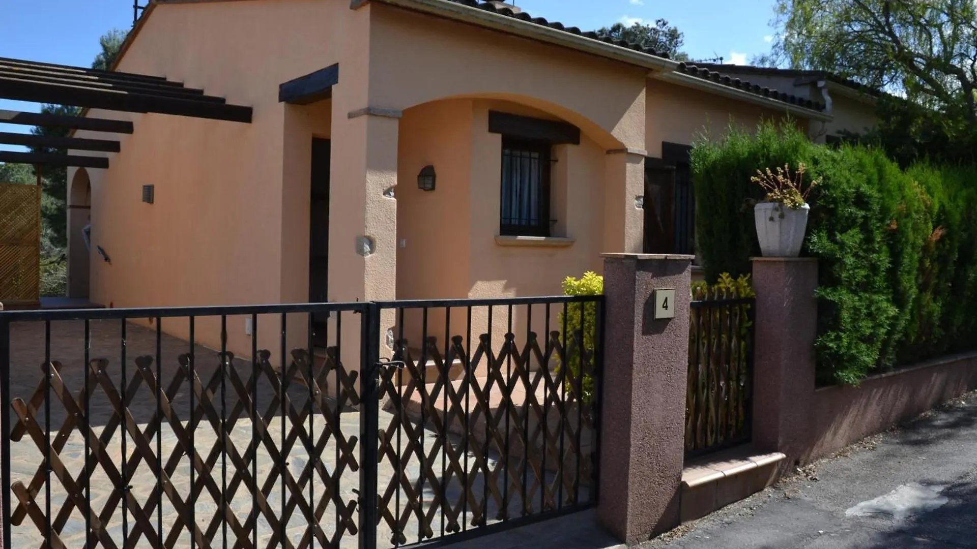 Дом отдыха Вилла Casa Acogedora Con Jardin Y Piscina En Zona Tranquila Cerca De La Playa En L'Estartit - Es-323-16